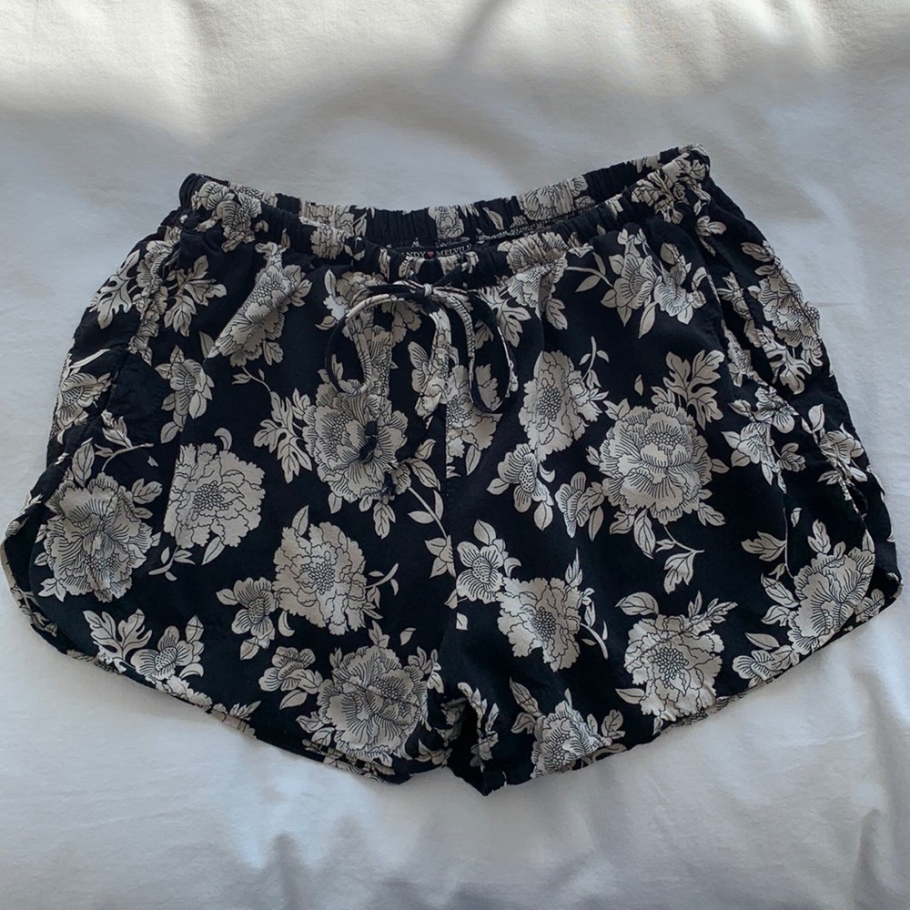 Brandy Melville flowy floral shorts - one size